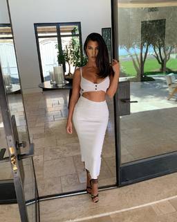Kourtney Kardashian feet photo thumbnail