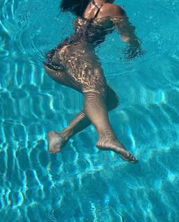 Kourtney Kardashian feet photo thumbnail