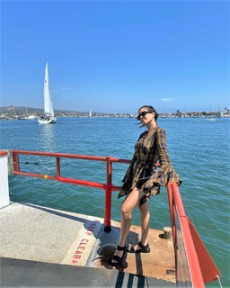 Kourtney Kardashian feet photo thumbnail