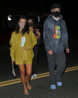 Kourtney Kardashian feet photo thumbnail