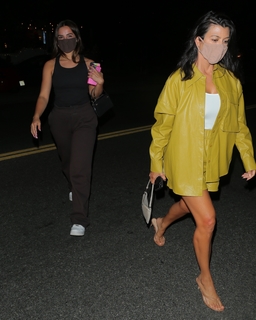 Kourtney Kardashian feet photo thumbnail