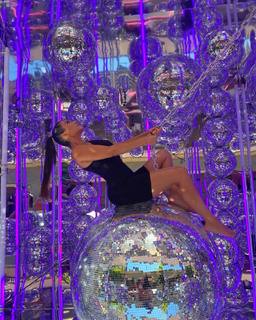 Kourtney Kardashian feet photo thumbnail