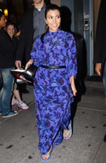 Kourtney Kardashian feet photo thumbnail