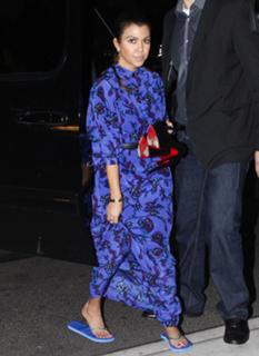 Kourtney Kardashian feet photo thumbnail