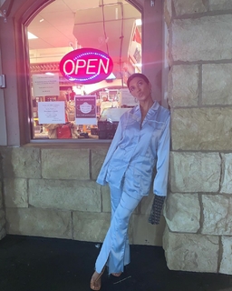 Kourtney Kardashian feet photo thumbnail