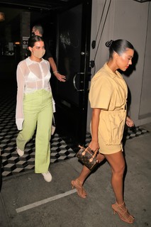 Kourtney Kardashian feet photo thumbnail