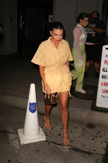 Kourtney Kardashian feet photo thumbnail
