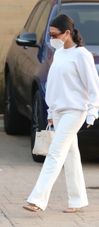 Kourtney Kardashian feet photo thumbnail