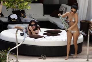 Kourtney Kardashian feet photo thumbnail