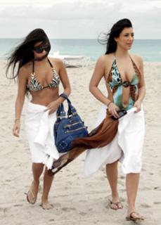 Kourtney Kardashian feet photo thumbnail