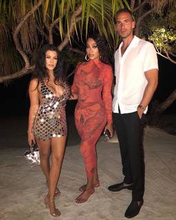 Kourtney Kardashian feet photo thumbnail