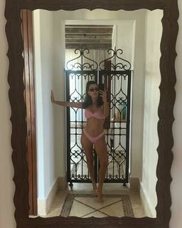 Kourtney Kardashian feet photo thumbnail