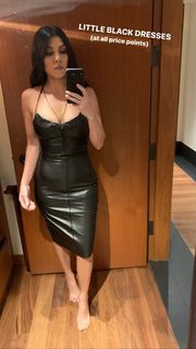 Kourtney Kardashian feet photo thumbnail