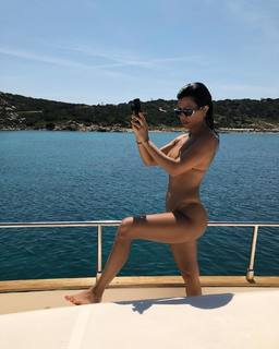 Kourtney Kardashian feet photo thumbnail