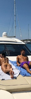 Kourtney Kardashian feet photo thumbnail