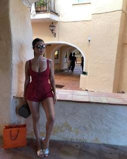 Kourtney Kardashian feet photo thumbnail