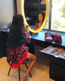 Kourtney Kardashian feet photo thumbnail
