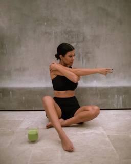 Kourtney Kardashian feet photo thumbnail