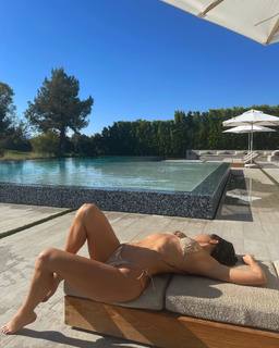 Kourtney Kardashian feet photo thumbnail