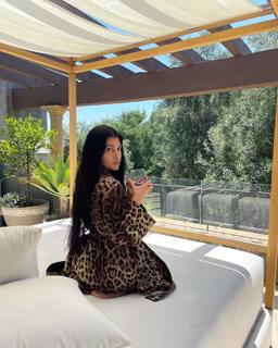 Kourtney Kardashian feet photo thumbnail