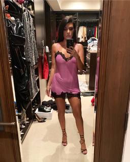 Kourtney Kardashian feet photo thumbnail