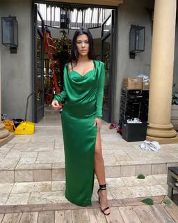 Kourtney Kardashian feet photo thumbnail