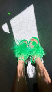 Kourtney Kardashian feet photo thumbnail