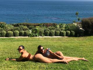 Kourtney Kardashian feet photo thumbnail