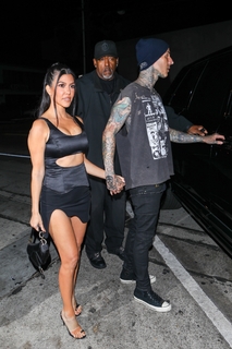 Kourtney Kardashian feet photo thumbnail