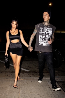 Kourtney Kardashian feet photo thumbnail