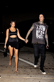 Kourtney Kardashian feet photo thumbnail