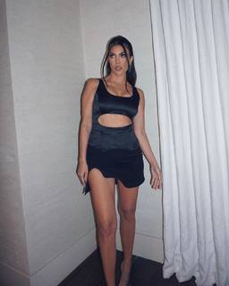 Kourtney Kardashian feet photo thumbnail