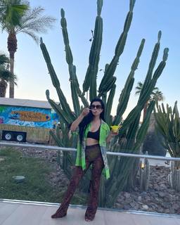 Kourtney Kardashian feet photo thumbnail
