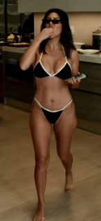Kourtney Kardashian feet photo thumbnail