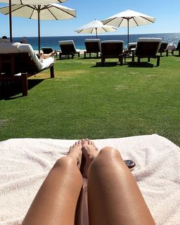 Kourtney Kardashian feet photo thumbnail
