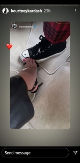Kourtney Kardashian feet photo thumbnail