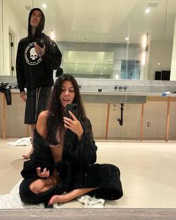 Kourtney Kardashian feet photo thumbnail