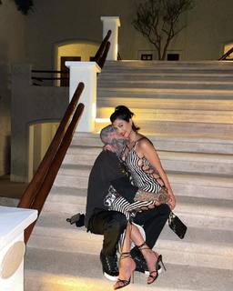 Kourtney Kardashian feet photo thumbnail