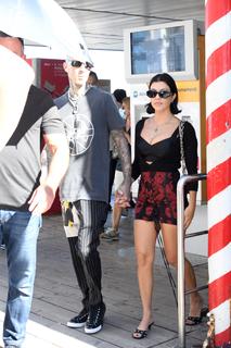Kourtney Kardashian feet photo thumbnail