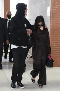 Kourtney Kardashian feet photo thumbnail
