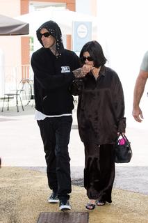 Kourtney Kardashian feet photo thumbnail