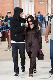 Kourtney Kardashian feet photo thumbnail