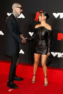 Kourtney Kardashian feet photo thumbnail