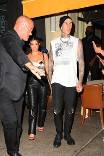 Kourtney Kardashian feet photo thumbnail