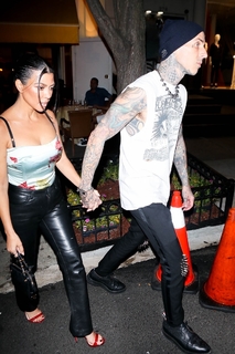 Kourtney Kardashian feet photo thumbnail