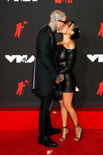 Kourtney Kardashian feet photo thumbnail