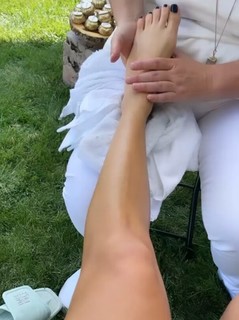 Kourtney Kardashian feet photo thumbnail