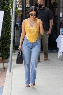Kourtney Kardashian feet photo thumbnail