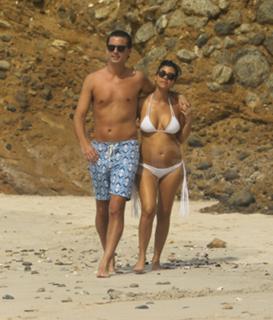 Kourtney Kardashian feet photo thumbnail