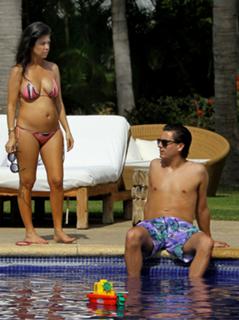 Kourtney Kardashian feet photo thumbnail